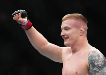 Czas na kolejne show! Iwo Baraniewski wraca do klatki UFC już jutro. Analiza fenomenu niepokonanego Polaka